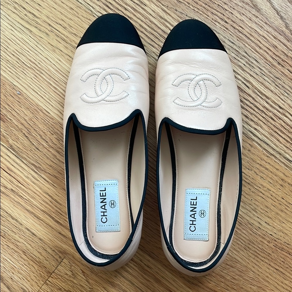 Chanel Women's Cream and Black Flats